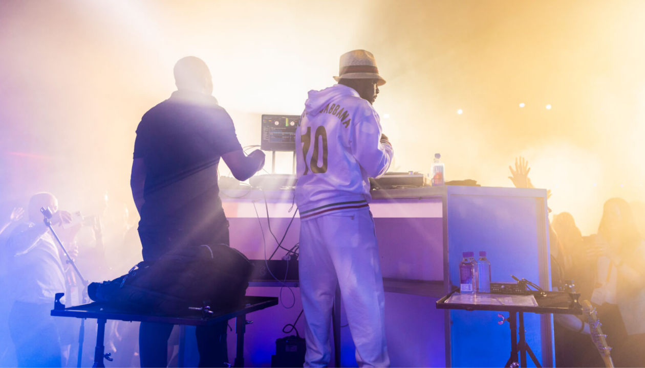 Wyclef Jean se apresentando no palco da Explore 2022